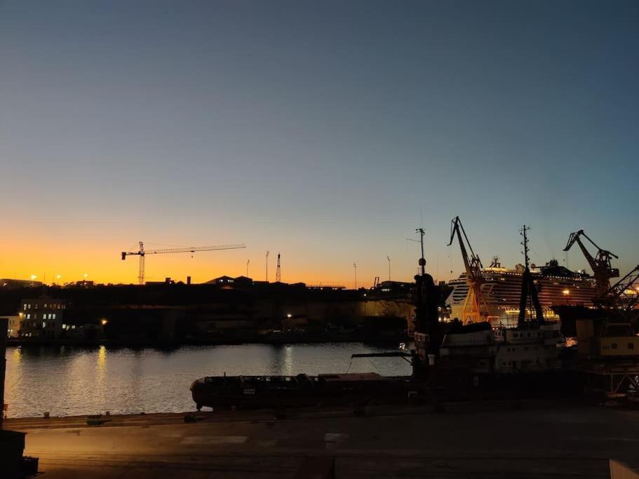 Deck 3 Savynomad Harbour Residences Wow Views Cospicua Екстериор снимка