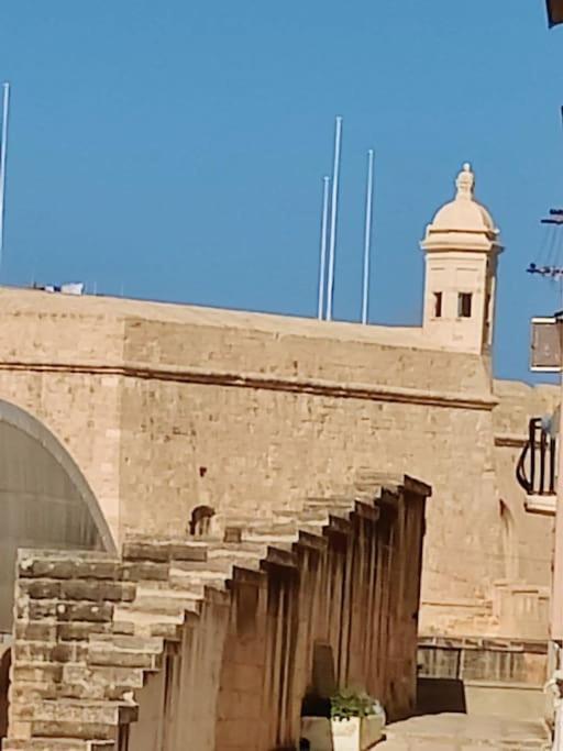 Deck 3 Savynomad Harbour Residences Wow Views Cospicua Екстериор снимка